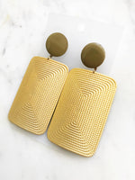 Make a statement with these vintage, golden earrings - perfect for adding a dash of retro-style glam to any outfit! Their unique, eye-catching design will make you stand out for sure. So channel your inner fashionista and get ready to shine!  85mm x 38mm