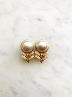 Put your style front and center with these unique vintage Art Deco Dome Pearl Clip-on Earrings! This stunning pair is the perfect addition to any wardrobe giving you a touch of classic elegance with a modern twist. Get ready to shine, clip-on style!  Gold Plated  Clip On   37mm x 21 mm