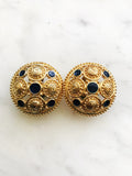 Style up your look with these Vintage Retro Navy Enamel Clip On Earrings. Adorned with a golden finish and intricate patterns, these stunners will add a touch of glam to any look. These earrings are sure to turn heads and inspire compliments, so put ‘em on, show ‘em off, and strut your stuff!  Clip On    Gold Plated  35mm x 35mm