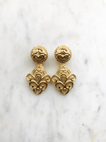 These Vintage Retro Glam Clip On Earrings are sure to turn heads! Show off your unique sense of style with these delicate yet sassy accessories, and you'll be feeling super glam in no time! Perfect for any occasion, these earrings will have everyone asking, "where did you get those?!"  Clip on Earrings   66mm x 35mm 