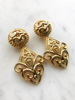 These Vintage Retro Glam Clip On Earrings are sure to turn heads! Show off your unique sense of style with these delicate yet sassy accessories, and you'll be feeling super glam in no time! Perfect for any occasion, these earrings will have everyone asking, "where did you get those?!"  Clip on Earrings   66mm x 35mm 