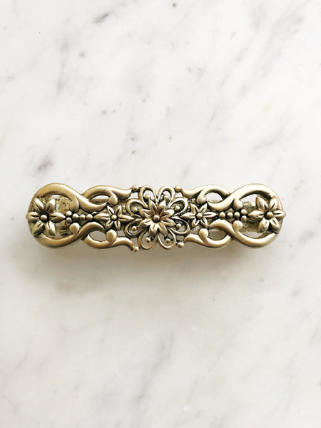 Add a touch of timelessness to your 'do with this classic Vintage Hair Barrette. This barrette is the perfect accessory to take any 'do from meh to marvelous! Spruce up your style in seconds - you'll feel like a dapper dandy in no time! 93mm x 25mm