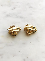 Indulge in the timeless elegance of our Vintage Ribbon Clip On Earrings. Featuring a delicate ribbon design, these earrings add a touch of sophistication to any outfit. With their convenient clip-on style, you can effortlessly add a touch of vintage glamour without the need for pierced ears. Perfect for the modern woman with a love for classic beauty.  Clip On Earrings. Gold Plated  20mm x 25mm