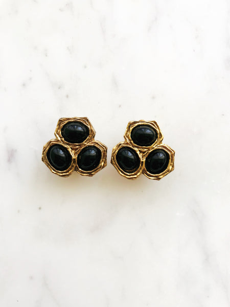 Add some vintage charm to your wardrobe with our Josephine Earrings. These clip-on earrings are a perfect blend of classic elegance and playful nostalgia. Gold Plated 25mm x 25mm