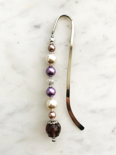 Handmade Bookmark using Vintage Glass Pearl & Vintage Bohemian Glass Beads. These bookmarks are handmade using vintage beads from broken or mismatched necklaces and earrings. Each bookmark is unique and carefully crafted to have a vintage feel and look. 12.5cm long