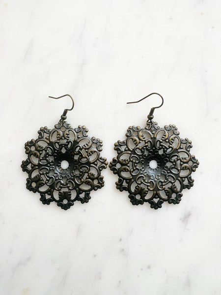 Large Antique Bronze Vintage Filigree Mystical Mandala Earrings
Add a touch of whimsy with our Vintage Filigree Earrings. These lightweight beauties feature intricate filigree designs for a boho vibe. Perfect for a playful and carefree look.
Lightweight brass metal stampings with an antique bronze patina.
60mm from the top of the ear hook x 48mm