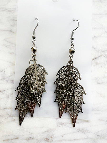 Elegant silver leaf earrings with surgical steel hooks – lightweight, hypoallergenic, and nature-inspired. 