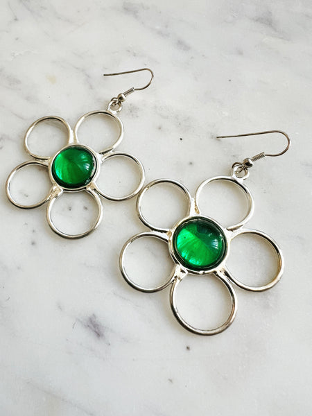 Vintage silver plated flower earrings with green cabochon centre, large open-loop floral design, hypoallergenic hooks, 6.5 cm long and 5 cm wide, retro Flower Power style