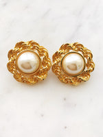 Make a statement with these vintage-inspired, gold rope dome pearl earrings! These earrings add a glamorous, yet elegant touch to any outfit. Make a bold, fashionable move today! The perfect accessory for any girl-boss!!  Gold Plated  Clip On   30mm x 30mm