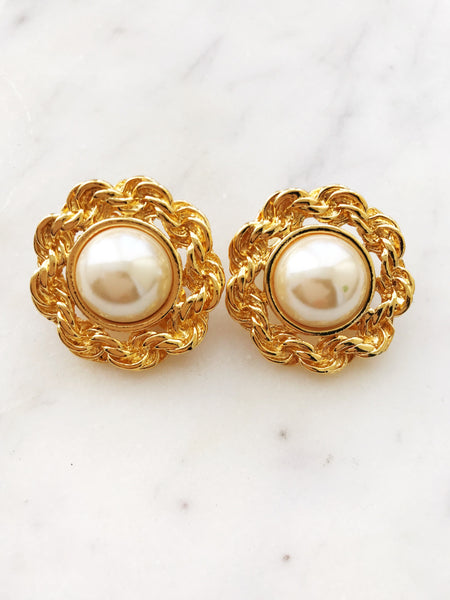 Make a statement with these vintage-inspired, gold rope dome pearl earrings! These earrings add a glamorous, yet elegant touch to any outfit. Make a bold, fashionable move today! The perfect accessory for any girl-boss!!  Gold Plated  Clip On   30mm x 30mm