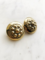 Stand out with these glamorous yet vintage-inspired dome earrings! These stunning earrings feature an antique bronze finish, making them perfect for adding a touch of elegance to your look. Add a hint of glamour and sophistication with these unique earrings – you won't regret it! Gold Plated  Clip On   30mm x 30mm