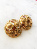 Style up your look with these Vintage Retro Golden Enamel Clip On Earrings. Adorned with a golden finish and intricate patterns, these stunners will add a touch of glam to any look. These earrings are sure to turn heads and inspire compliments, so put ‘em on, show ‘em off, and strut your stuff!  Clip On    Gold Plated  35mm x 35mm